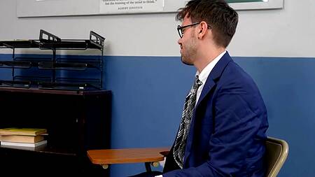 Студент неудачник занялся сексом с двумя однокурсницами