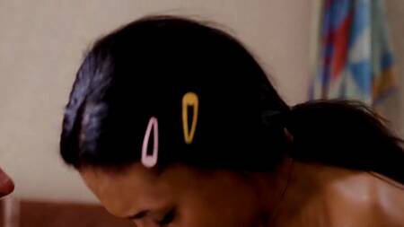 Смуглая Bianca Bangs с маленькими сиськами ебется в ванной