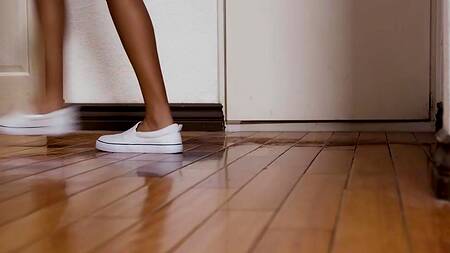 Смуглая Bianca Bangs с маленькими сиськами ебется в ванной