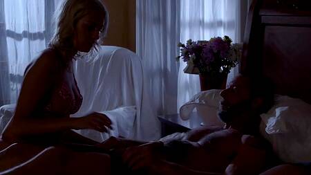 Зрелый мужик трахает в спальне свою жену и падчерицу