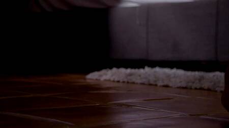 Зрелый мужик трахает в спальне свою жену и падчерицу