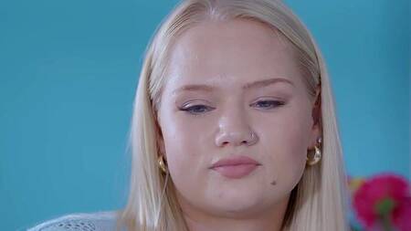 Сестры азиатки любят косплей и групповой секс