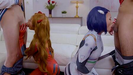 Сестры азиатки любят косплей и групповой секс