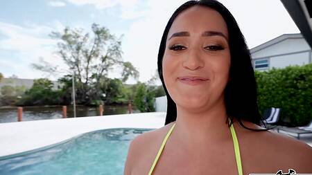 Негр трахает татуированную азиатку с большой жопой и её подругу