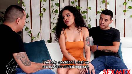 Татуированная латинка трахается с другим, а муж смотрит