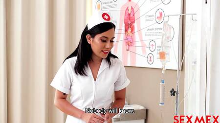Латинская медсестра трахается с пациентом в больнице