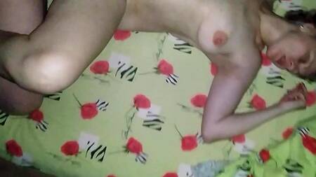 Ебу ЖЕНЕЧКУ и кончаю ей на живот