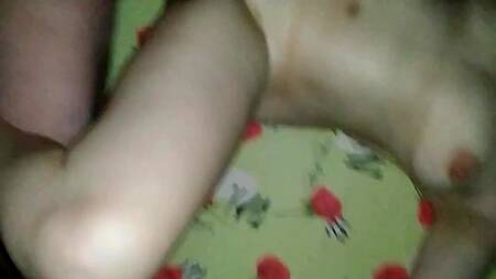 Ебу ЖЕНЕЧКУ и кончаю ей на живот