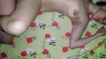 Ебу ЖЕНЕЧКУ и кончаю ей на живот