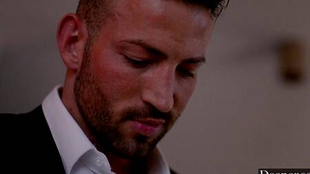 Властный мужик ставит грудастую телку на колени и страстно её трахает