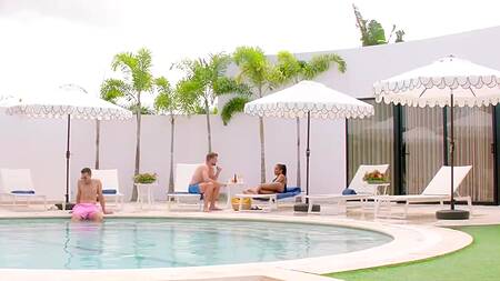 Очень красивой негритянка Kira Noir нравится анальный секс