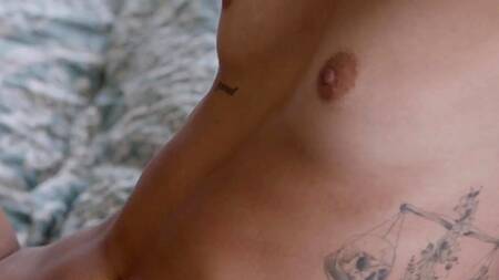 Стройной мулатке в желтом платье захотелось жесткого секса