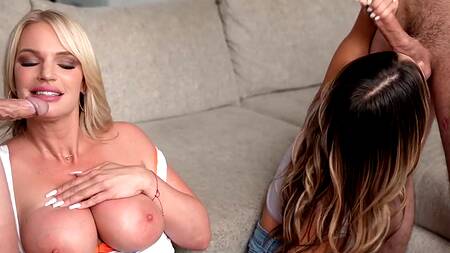 Две зрелые блондинки занялись сексом с пасынками