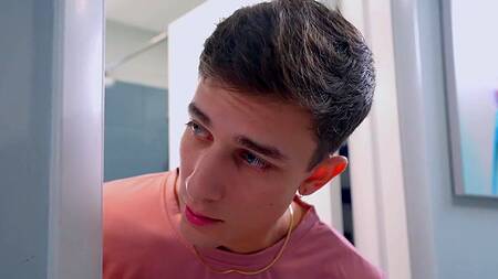 Мачеха во время дрочки решила соблазнить пасынка