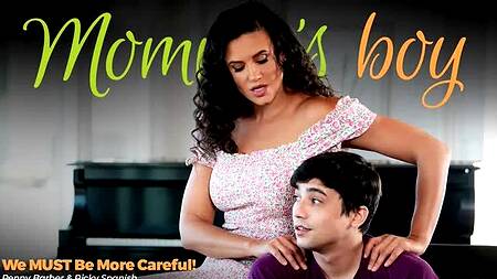 Шикарная мачеха помогает пасынку стать мужчиной