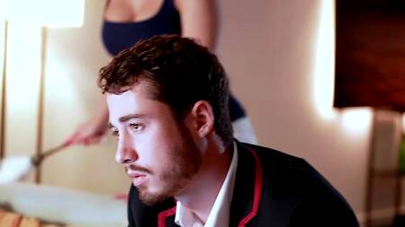 Пацан после выпускного трахает жаркую мачеху