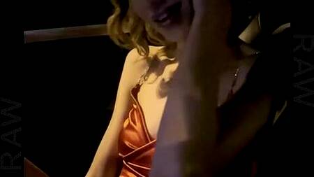 Худая красотка Molly Devon делает минет на улице и ебется с негром