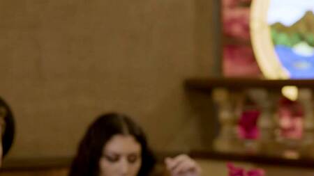 Красивая администраторша ресторана страстно ебется с поваром