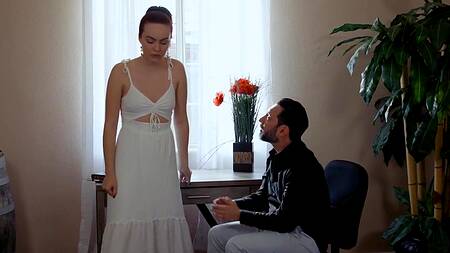 Рыжая Freya Parker в белом платье наслаждается нежным сексом