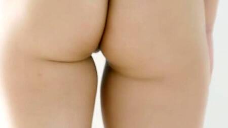 Влюбленная девушка Sybil нежно трахается с бойфрендом