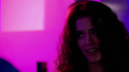 Мужик после ресторана страстно трахает жопастую брюнетку