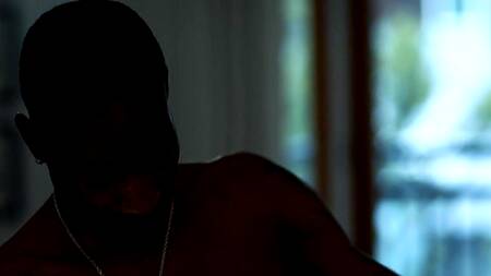 Зрелая блондинка чувственно трахнулась с черным приятелем