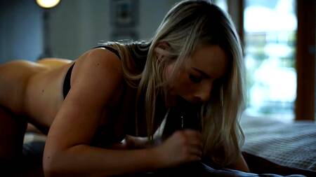 Зрелая блондинка чувственно трахнулась с черным приятелем