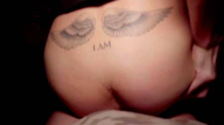 Зрелая офисная работница опаздывает домой из-за секс на улице