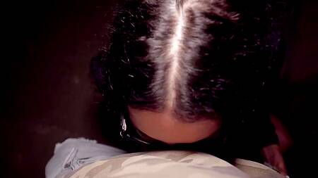 Зрелая офисная работница опаздывает домой из-за секс на улице