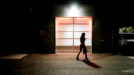 Черная ковбойша Nadia Jay не смогла выбрать идеальный фаллос