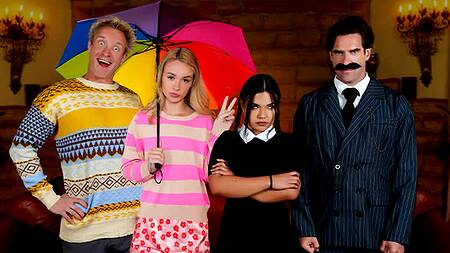 Девушка Уэнздей с последней парты пробует инцест