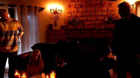 Девушка Уэнздей с последней парты пробует инцест