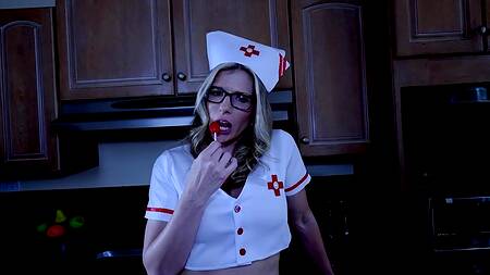 Зрелая Cory Chase подсела на ролевые игры и радует мужа сексом