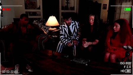 Хотели вызвать духов на Хэллоуин и занялись групповым сексом