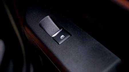 Нанял охранника для жены, а тот её страстно ебет