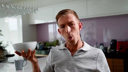 Мужик с большим членом не устоит перед Elisa Calvi в белье