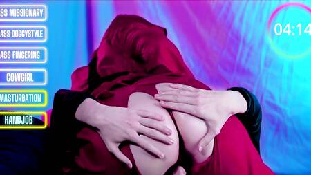 Красотка на игре в кальмара трахается с участником игры в жопу