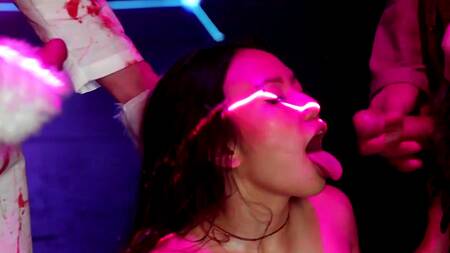 Аниматроники оживают и ебут красотку Asia Lee в два члена