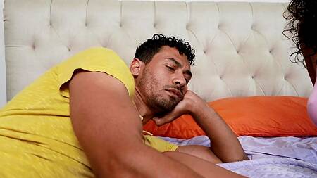 Негр с большим членом отжарил мамку девушки с волосатой пиздой