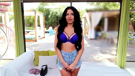 Милая Vanessa Marie на кастинге кончает от вибратора и трахается