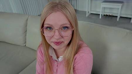 Сводные сестры на Хэллоуин отдаются отчиму