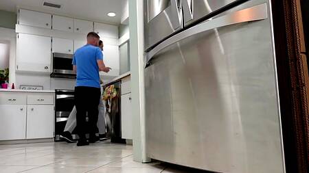 Худые подруги лижут киски и соблазняют отчимов на секс