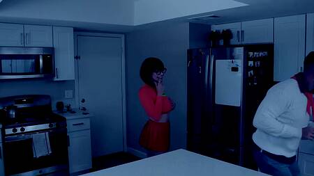 Велма в очках трахается в Фредом во время расследования