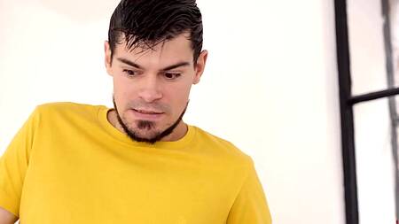 Отвлек гимнастку от тренировки и трахнул её