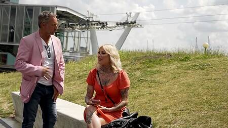 Повел милфу на свидание и страстно её выебал в отеле