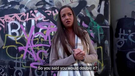 Деньги помогают развести красотку на секс за остановкой