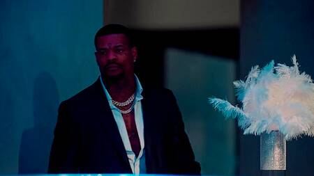 Шпионка Vanna Bardot ебется с негром в жопу