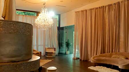 Шпионка Vanna Bardot ебется с негром в жопу