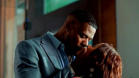 Шпионка Vanna Bardot ебется с негром в жопу