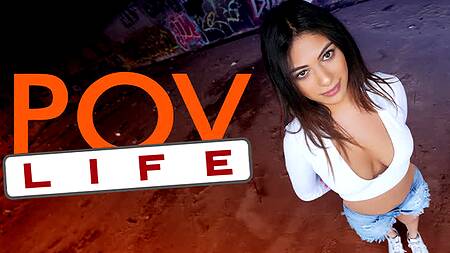 Нашел грудастую телку на пустыре и поимел её у себя дома